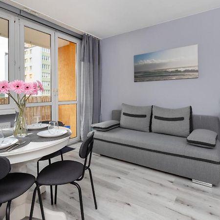 Family Apartment With Balcony In Gdynia By Noclegi Renters エクステリア 写真
